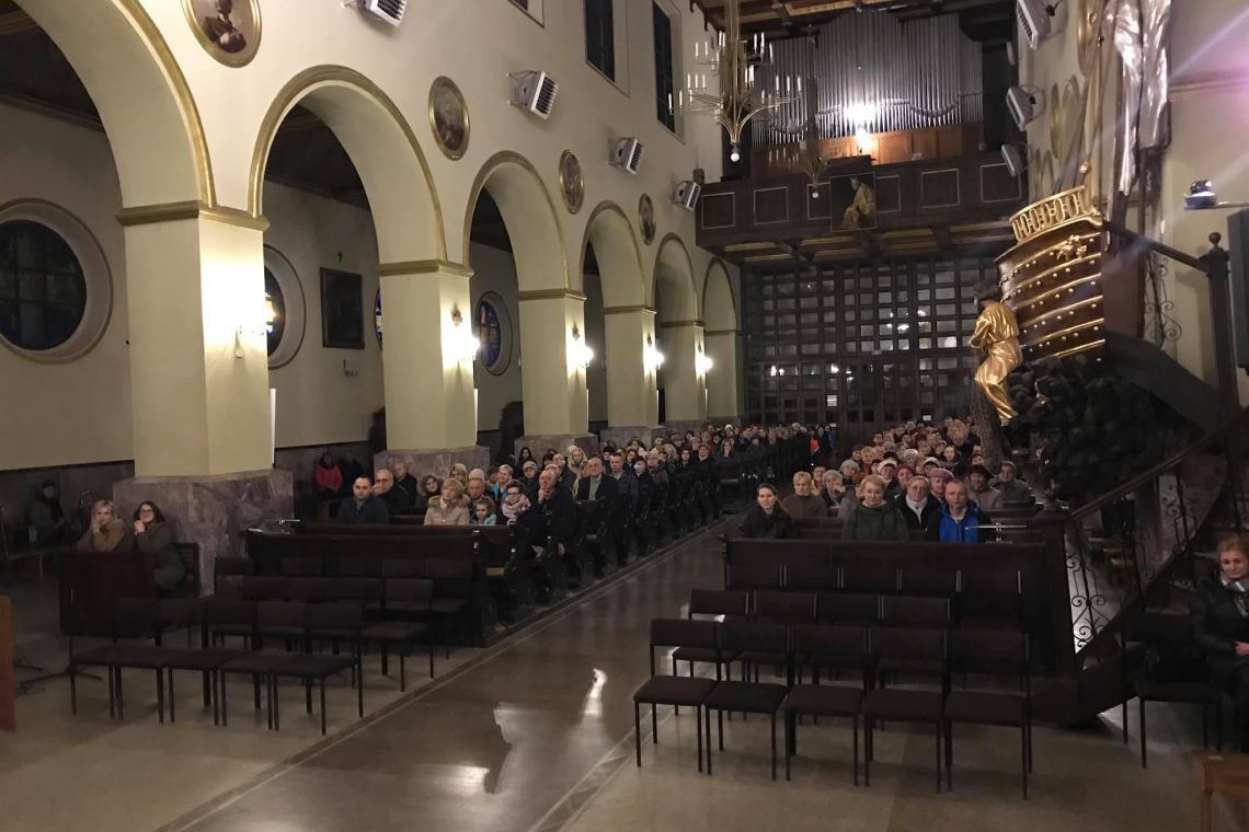 Ponad 100 osób rozpoczęło Seminarium Odnowy Wiary w Tomaszowie Lubelskim!