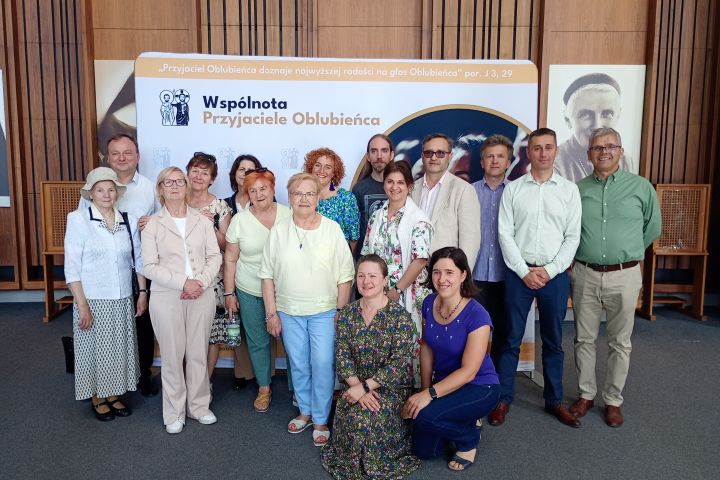 Parafia św. Jana Apostoła i Ewangelisty w Gołąbkach